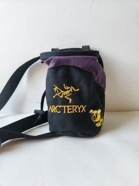 Arc'teryx Black & Purple Chalk Rock Climbing Bag Waist Pouch Canada Outdoor